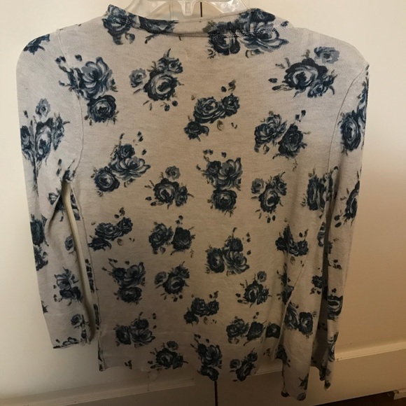 White and blue floral cardigan. - Picture 2 of 2